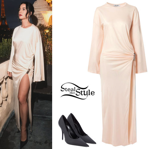 Maxi Dress, Black Pumps