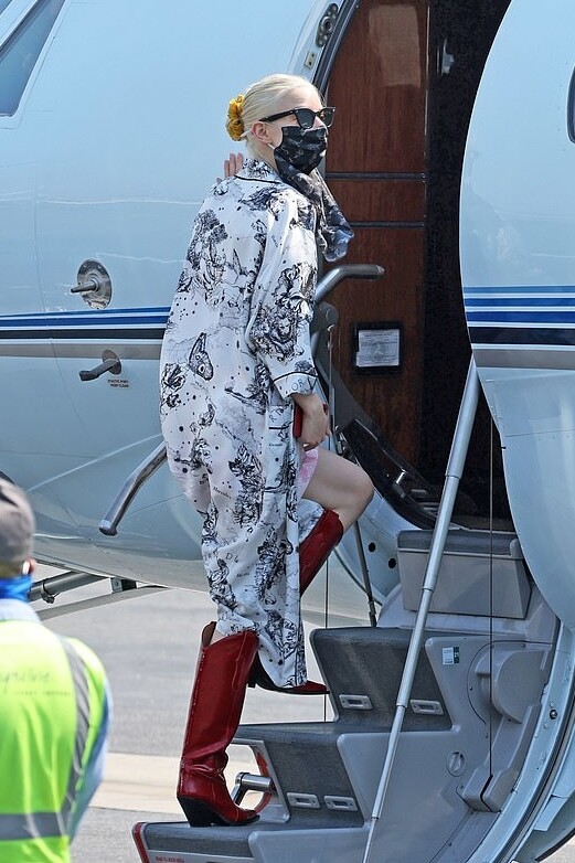 Anya Taylor-Joy Leaving Los Angeles September 20, 2021