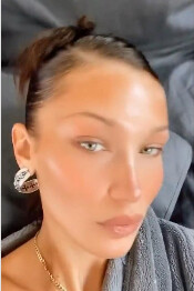 Bella Hadid Instagram Story December 27, 2021