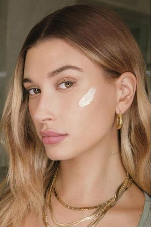 Hailey Bieber Bare Minerals January 21, 2021