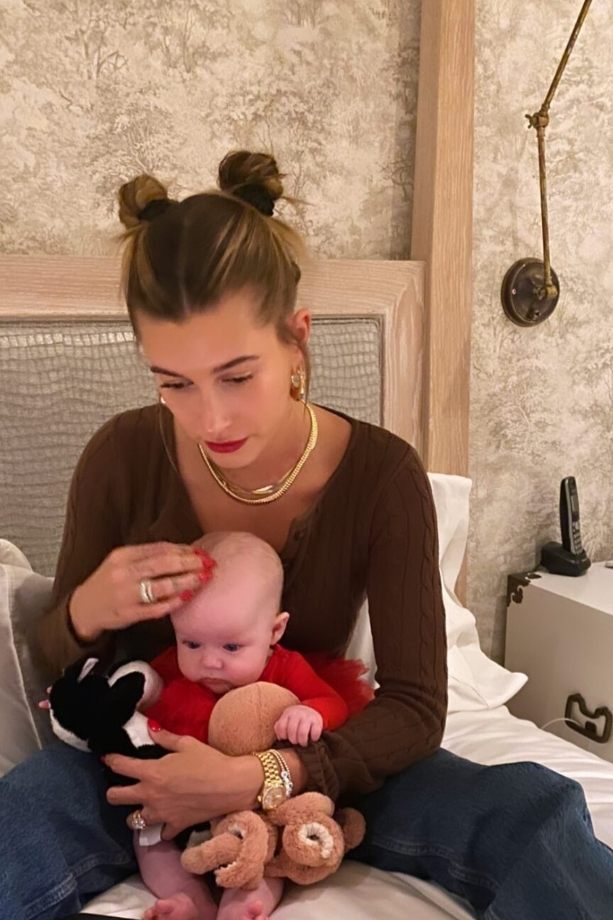 Brown Ribbed Cardigan and Layered Gold Herringbone Chains