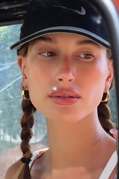 Hailey Bieber Instagram Story December 27, 2022