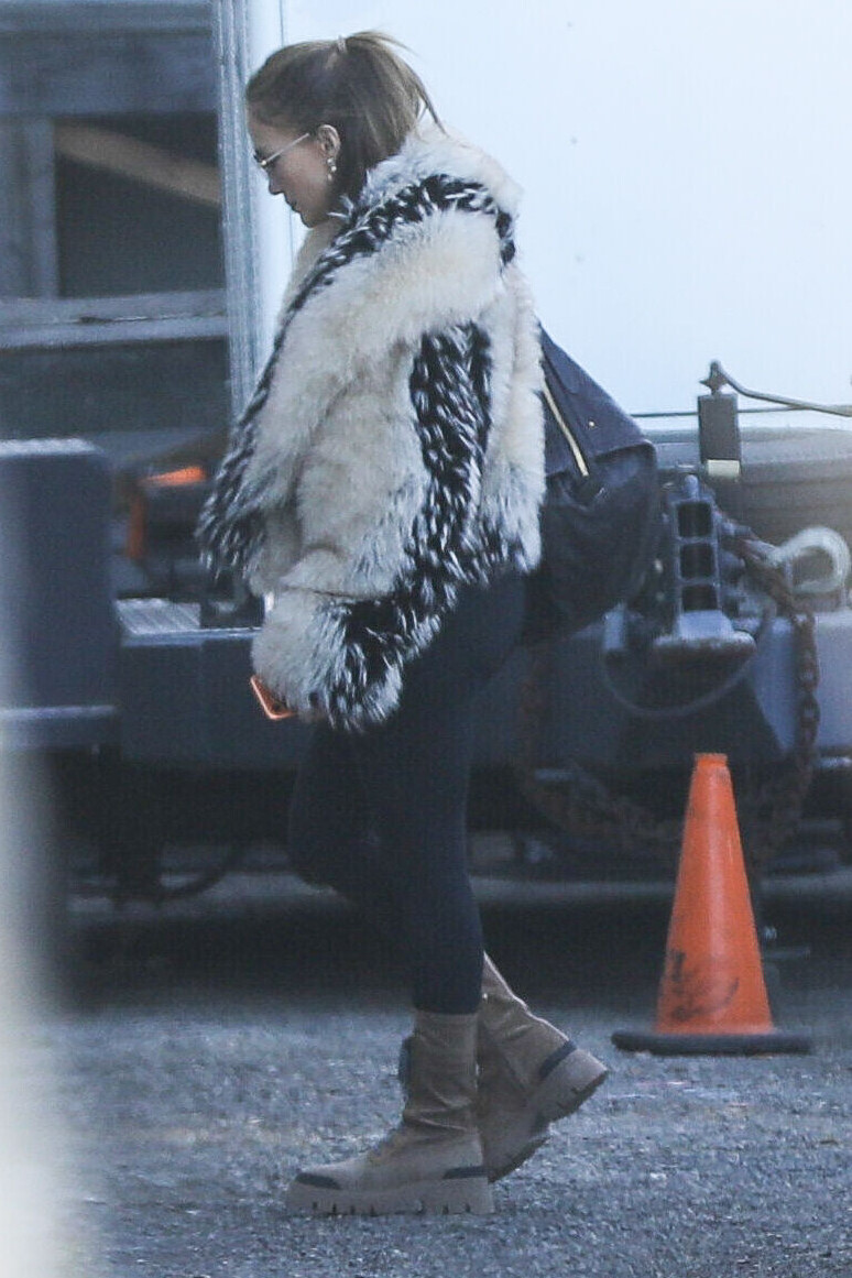 Jennifer Lopez Dance Studio in Los Angeles December 16, 2025
