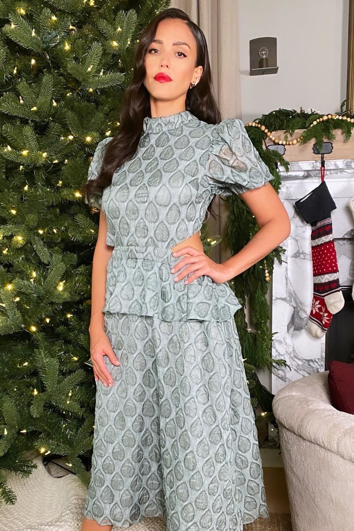 Jessica Alba Filming for Our @honest Holiday Gift Instagram December 11, 2021