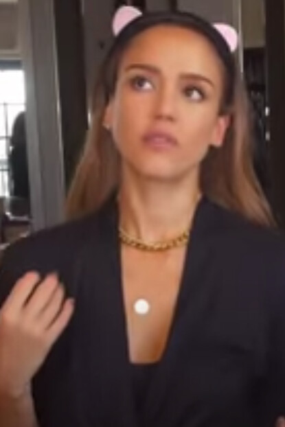 Jessica Alba Getting Unready with Jessica & Camila: Clean Nighttime Skincare Routine Honest Beauty Youtube August 11, 2020