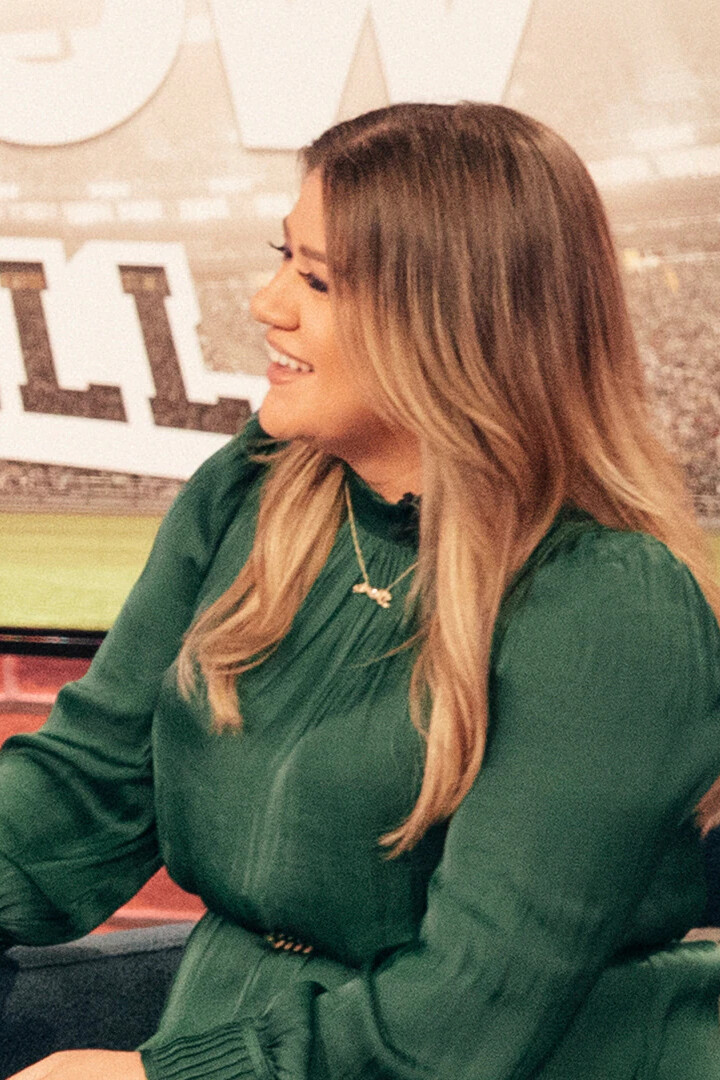 Kelly Clarkson The Kelly Clarkson Show April 20, 2021