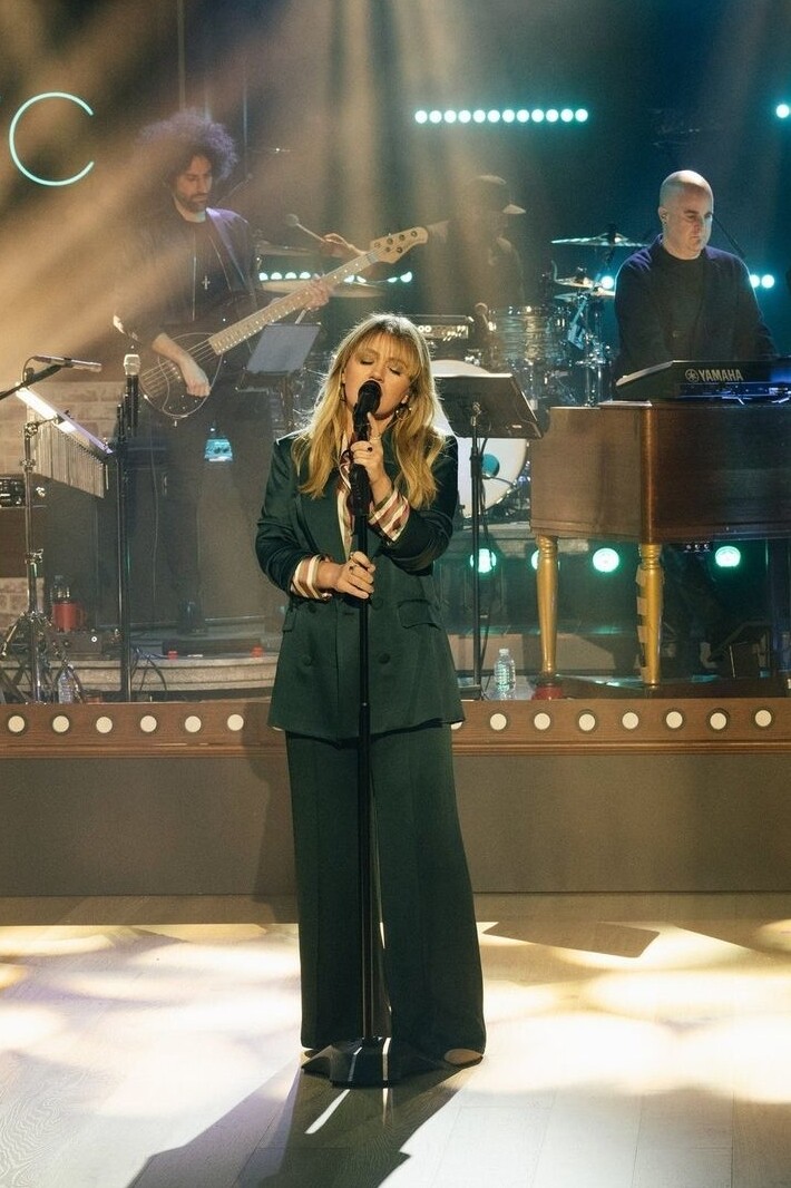 Kelly Clarkson The Kelly Clarkson Show 5.25 November 17, 2023