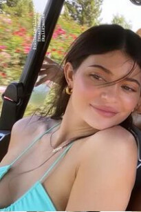 Kylie Jenner Palm Springs April 17, 2021