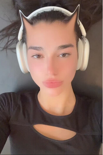 Seamless Cut-Out Long Sleeve Top and AirPods Max