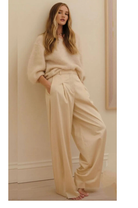 Rosie Huntington-Whiteley Instagram Stories October 17, 2022