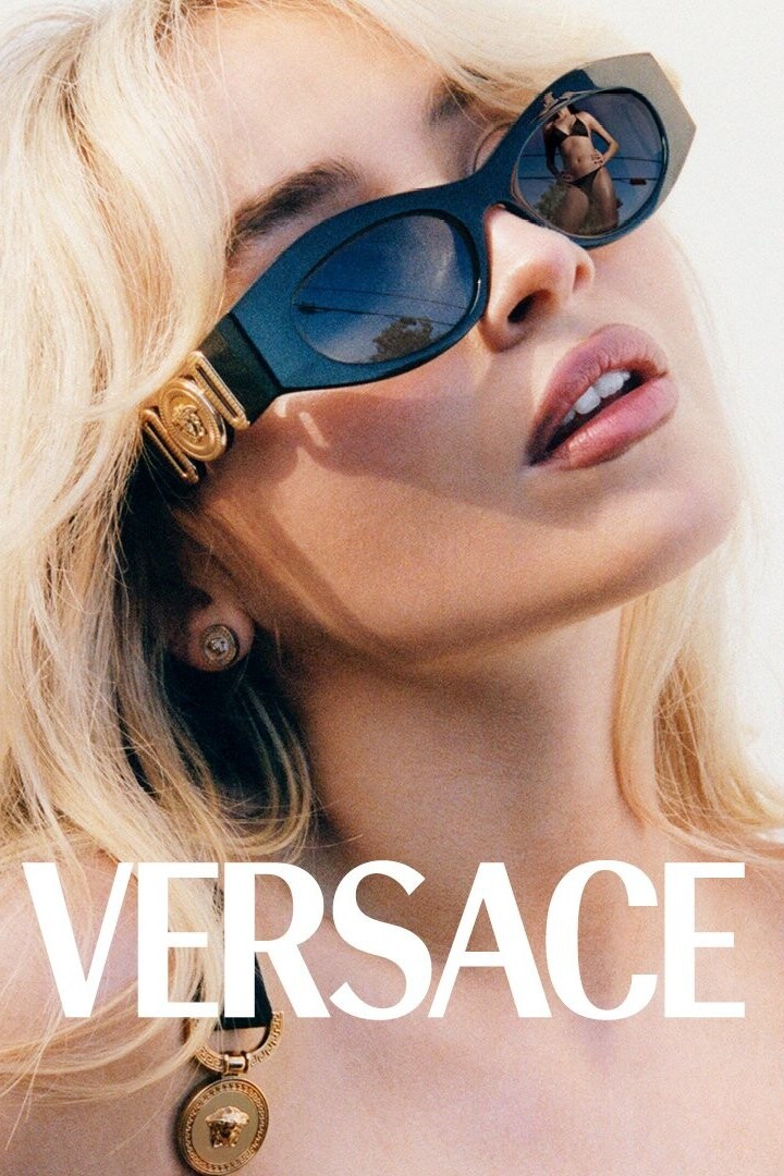 Sabrina Carpenter Versace La Vacanza April 29, 2025